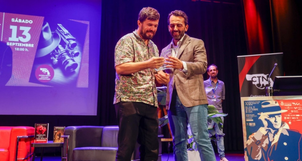 Cristian Beteta y Manuel Álvarez durante la entrega del premio de cortometraje de Cartagena Negra
