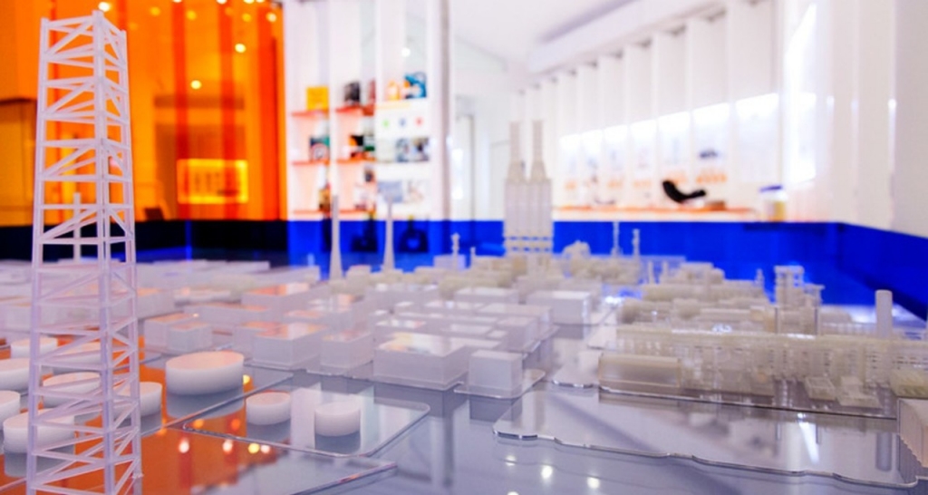 Maqueta de una refinería en 3D
