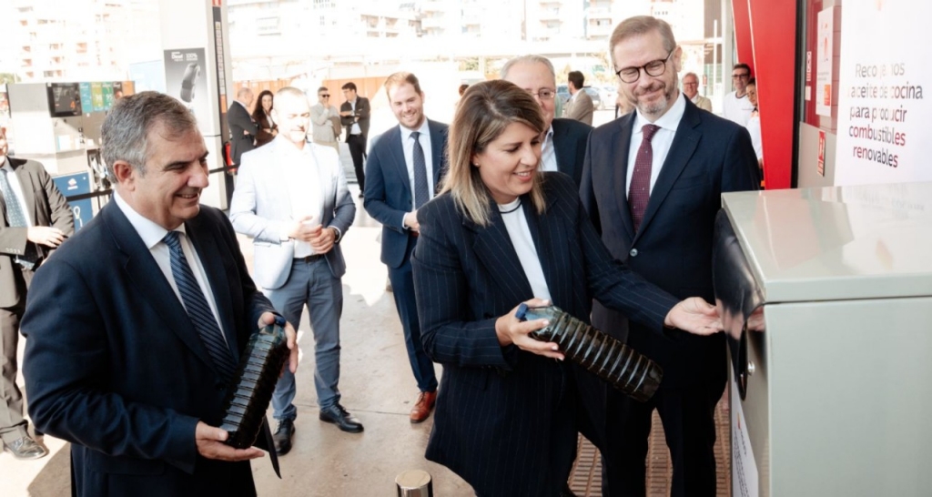 Repsol inicia la recogida de aceite de cocina usado en las estaciones de servicio de la Región de Murcia