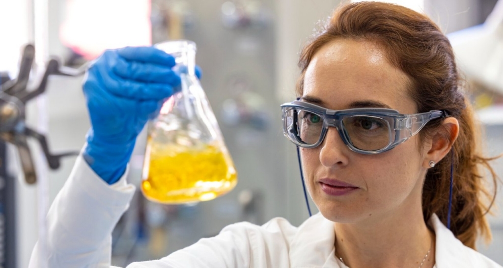 Investigadora en el laboratorio