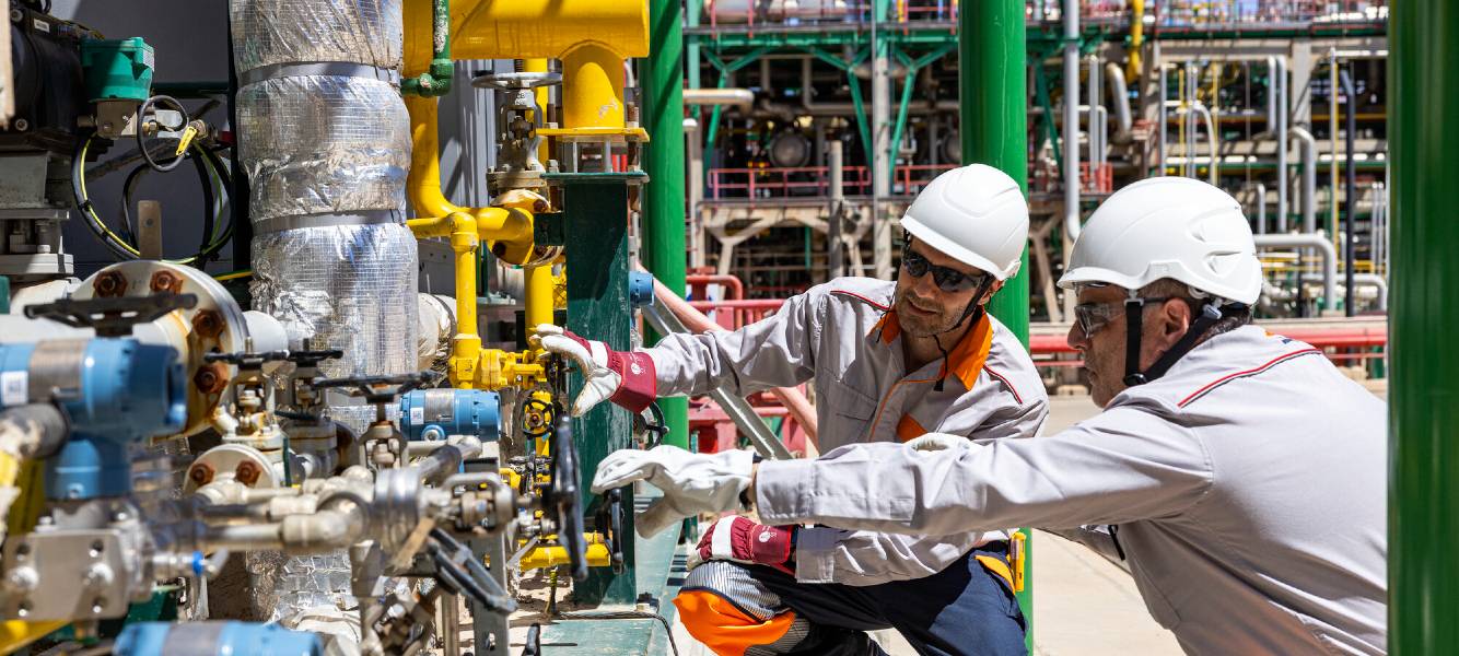 Operarios trabajando en el Complejo de Cartagena