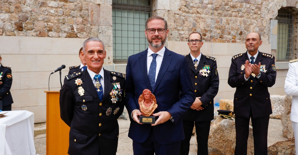 Policía Nacional reconoce a Repsol su compromiso con Cartagena